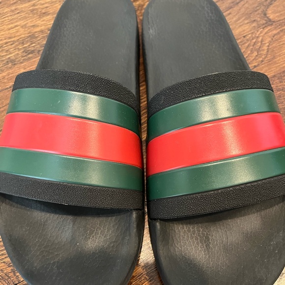 Men’s Gucci slides - Picture 3 of 7